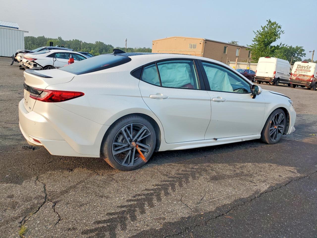 2025 TOYOTA CAMRY XSE — снимка 3