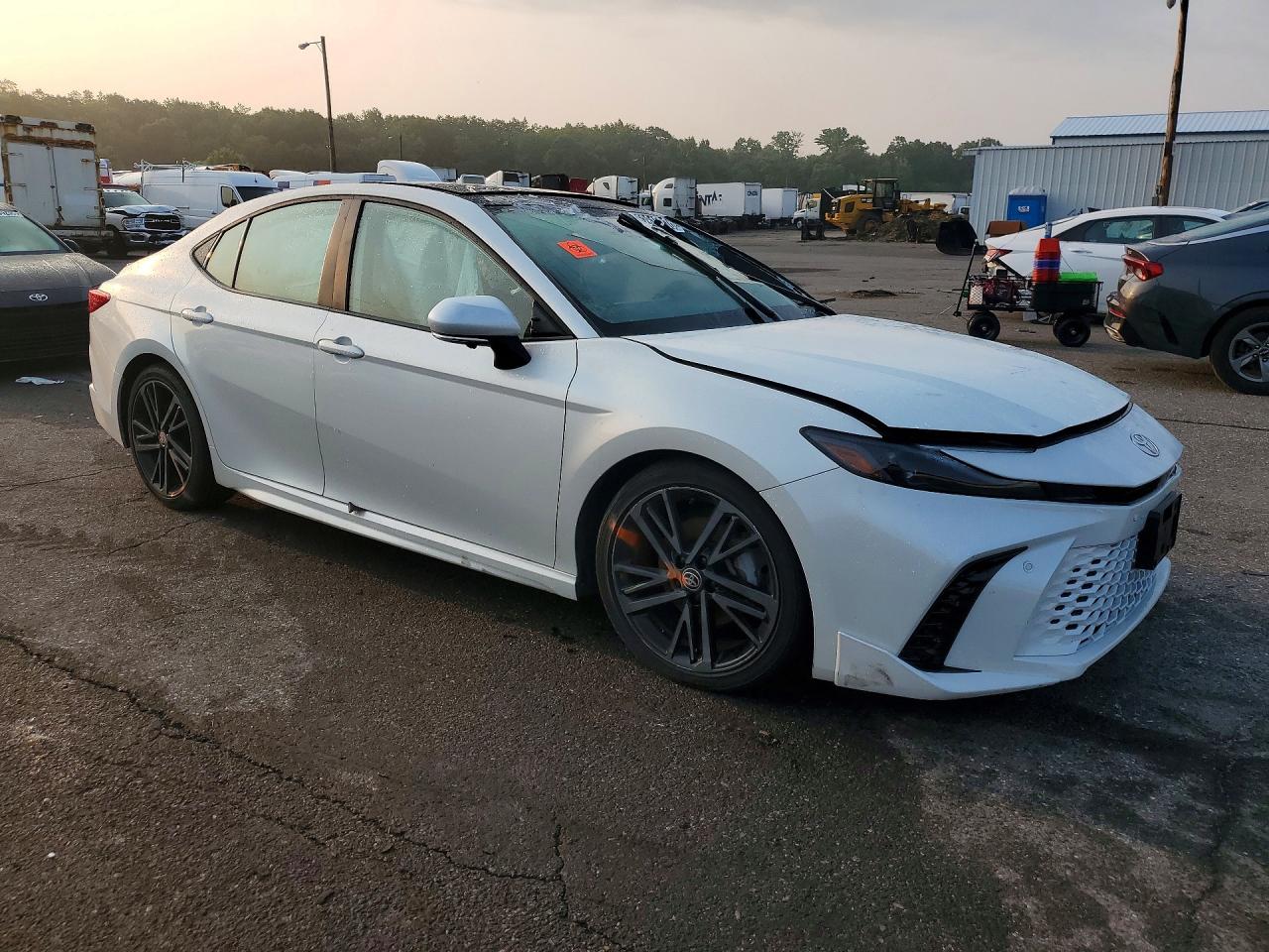 2025 TOYOTA CAMRY XSE — снимка 4