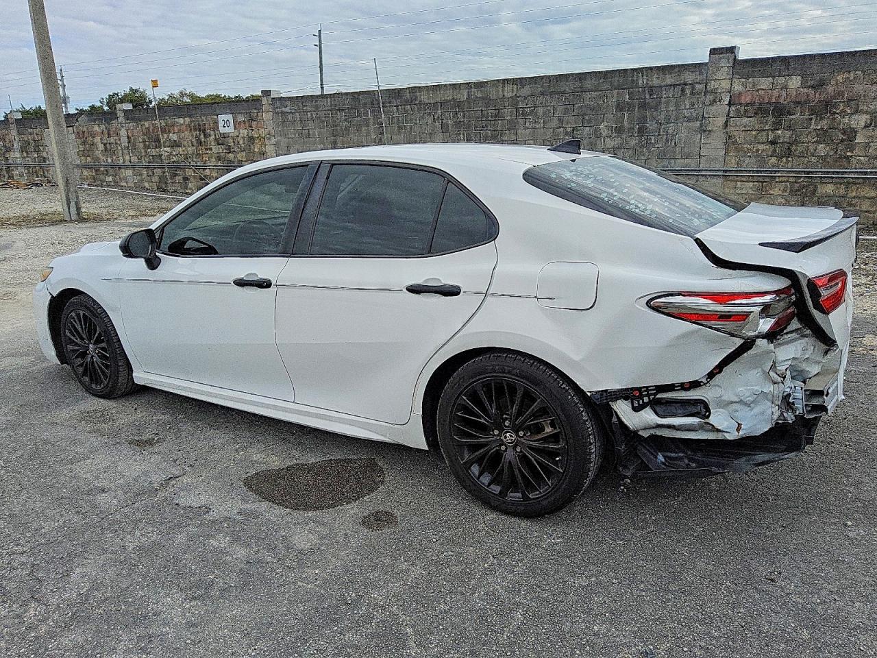 2019 TOYOTA CAMRY SE — снимка 2