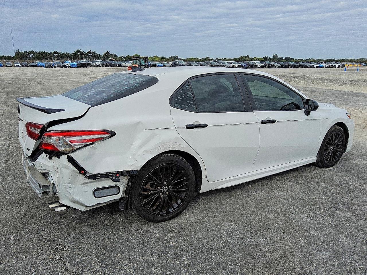 2019 TOYOTA CAMRY SE — снимка 3