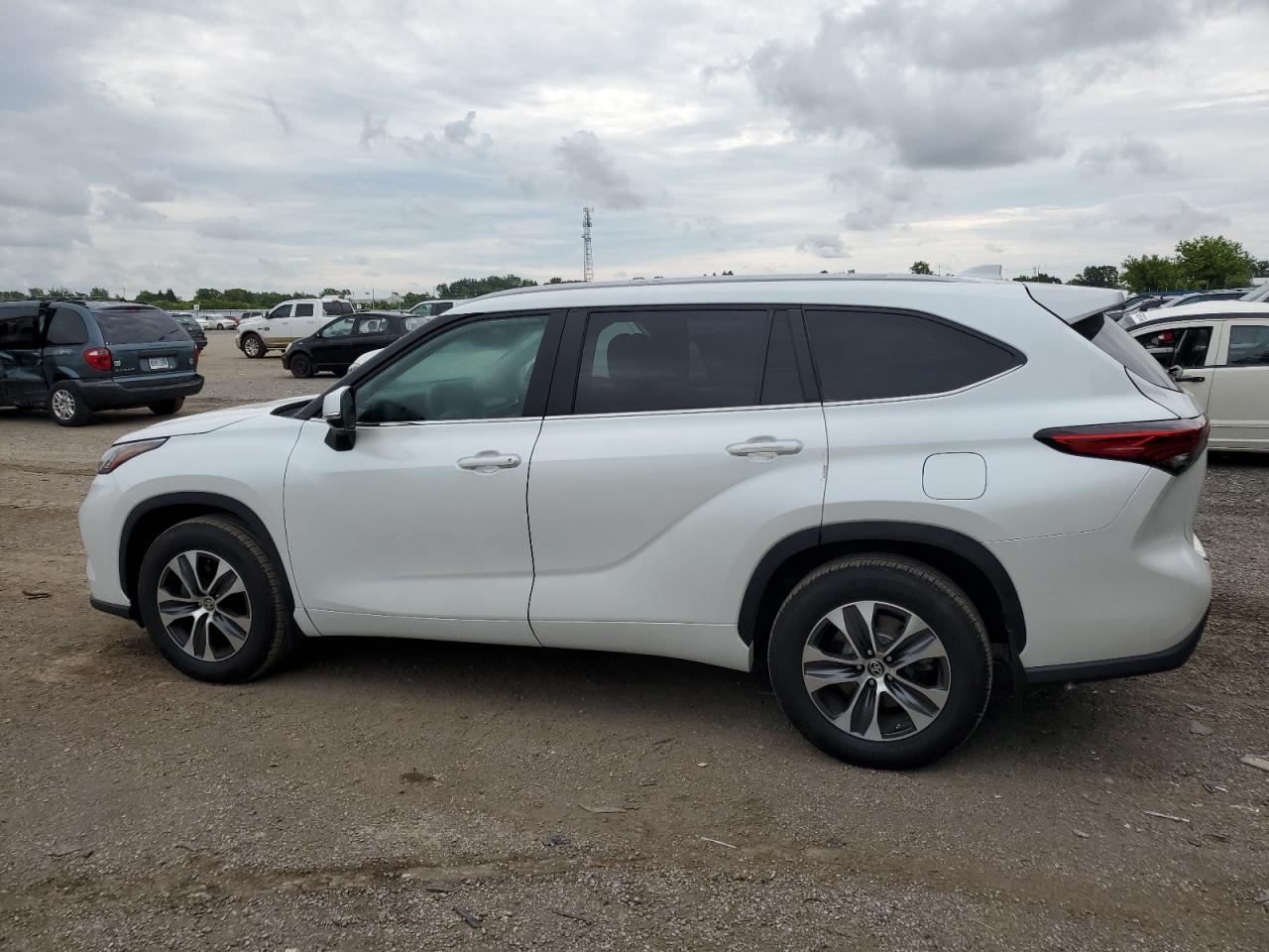 2023 TOYOTA HIGHLANDER L — снимка 2