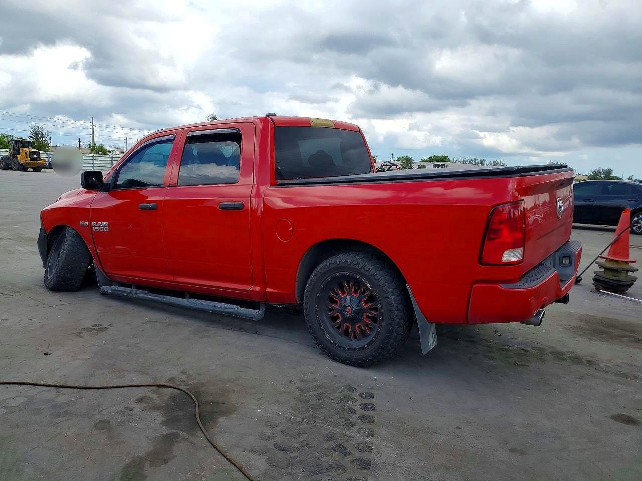 2015 RAM 1500 ST — снимка 2