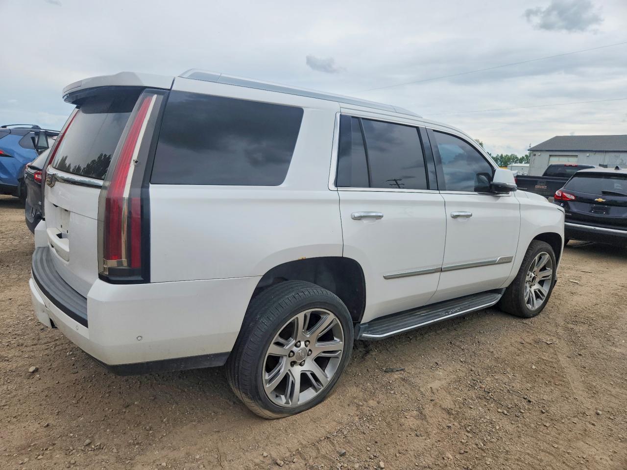 2017 CADILLAC ESCALADE LUXURY — снимка 3