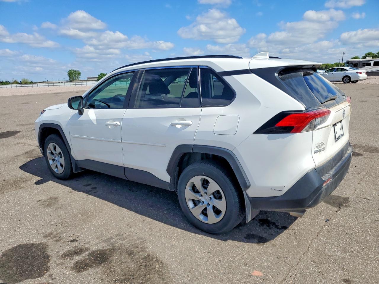 2021 TOYOTA RAV4 LE — снимка 2