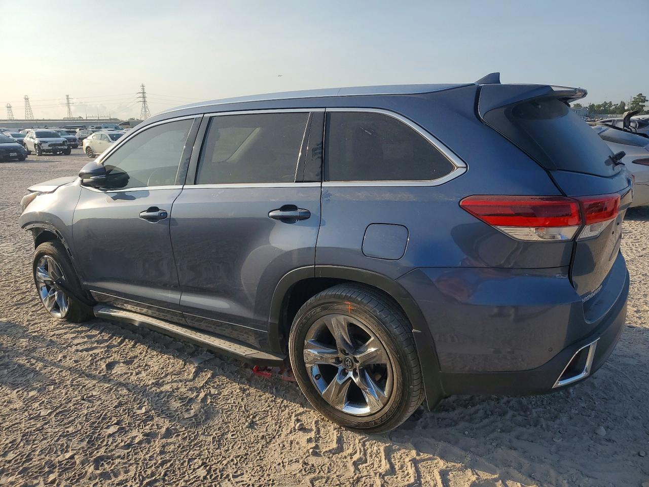 2018 TOYOTA HIGHLANDER LIMITED PLATINUM — снимка 2
