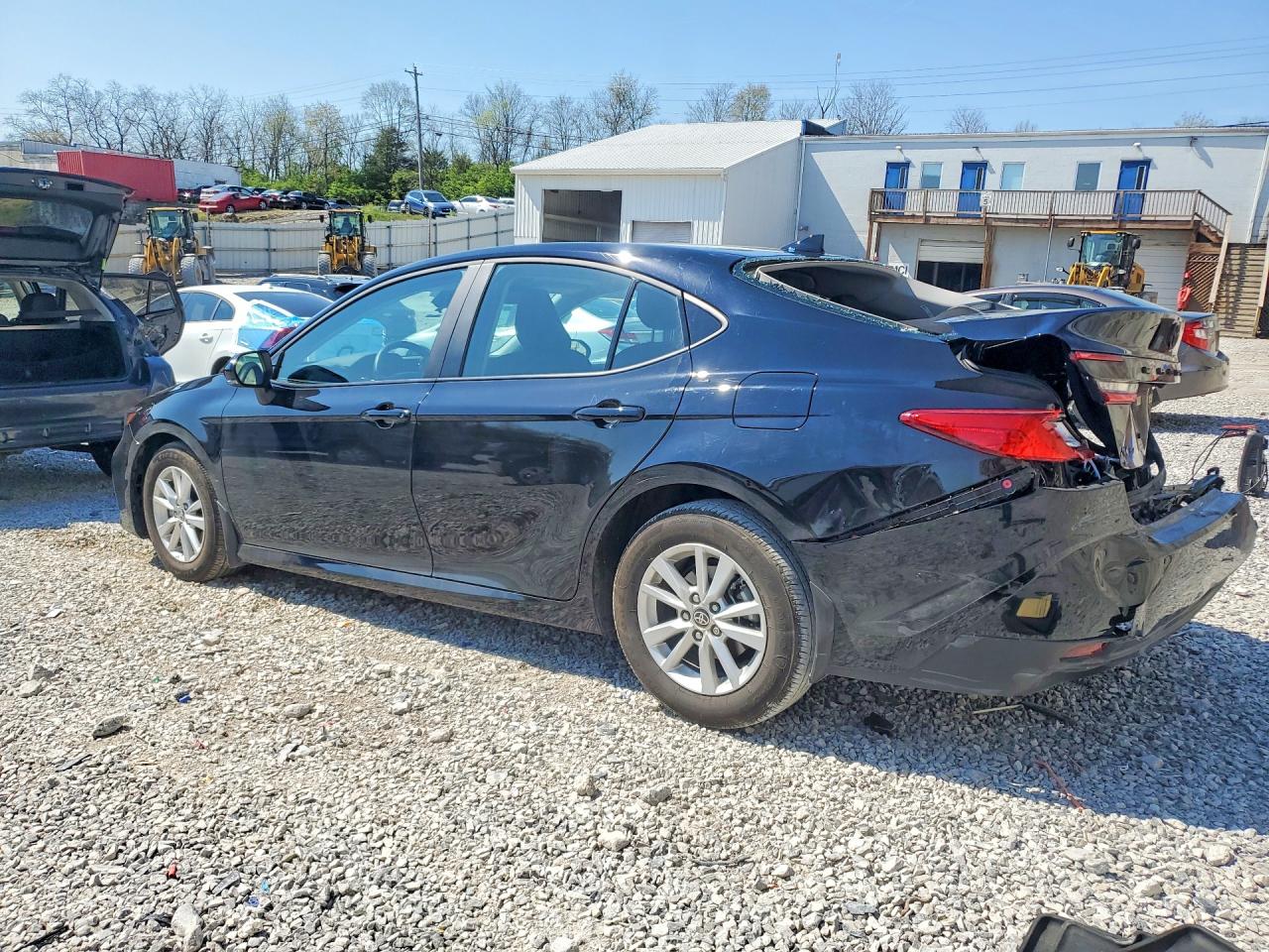 2025 TOYOTA CAMRY LE — снимка 2