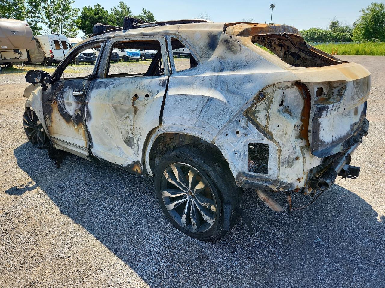 2022 VOLKSWAGEN ATLAS CROSS SPORT SEL PREMIUM R-LINE — снимка 2
