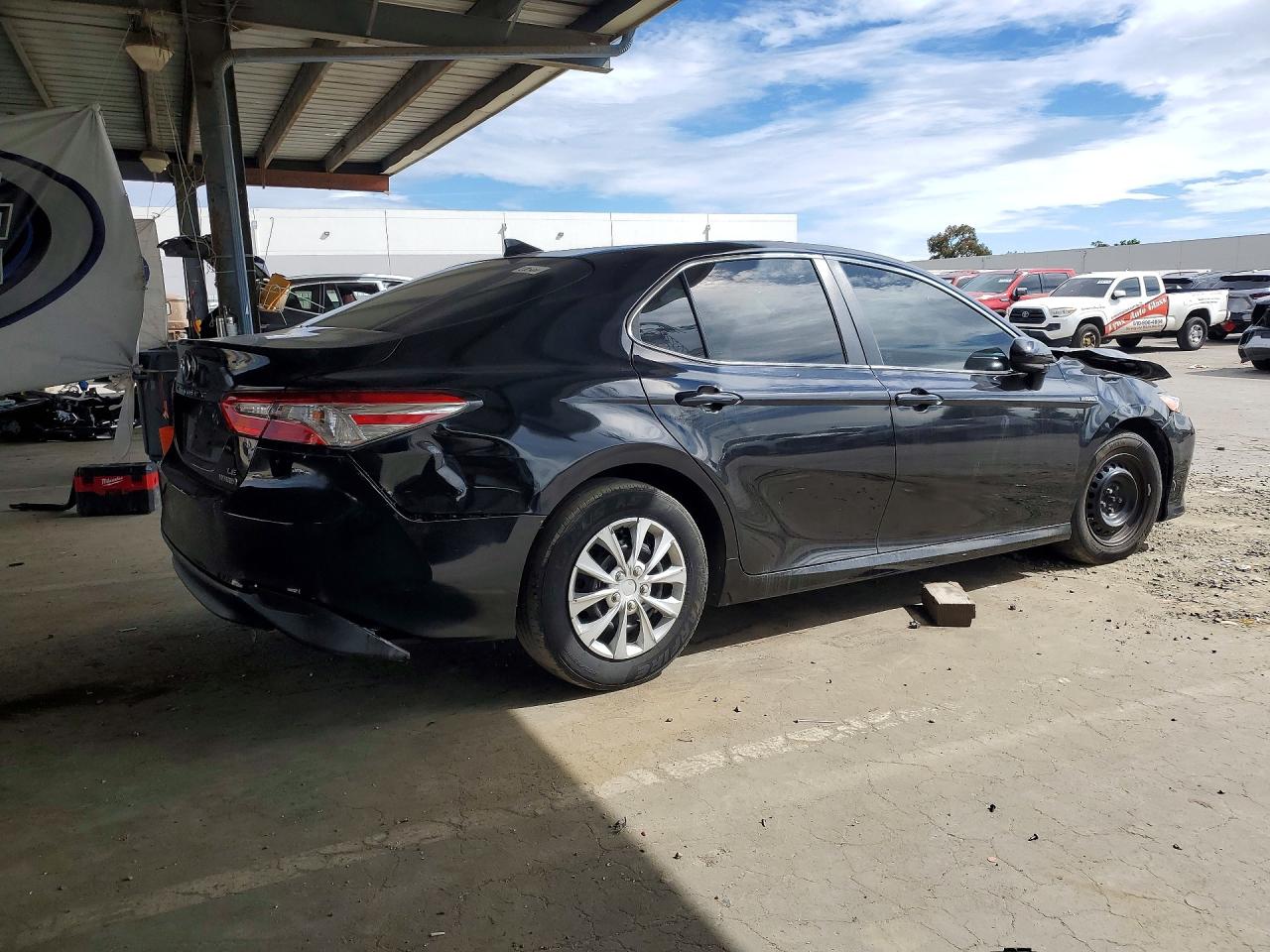 2019 TOYOTA CAMRY LE — снимка 3