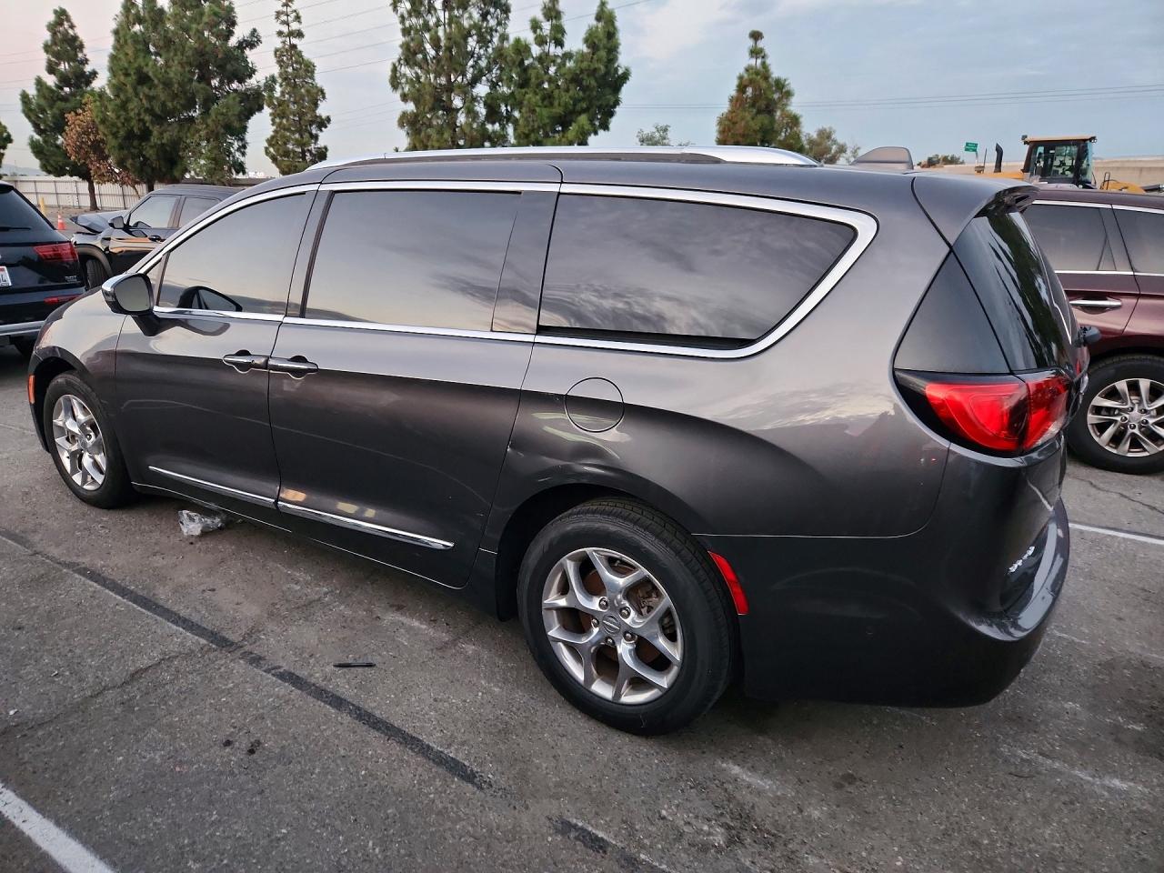 2017 CHRYSLER PACIFICA LIMITED — снимка 2