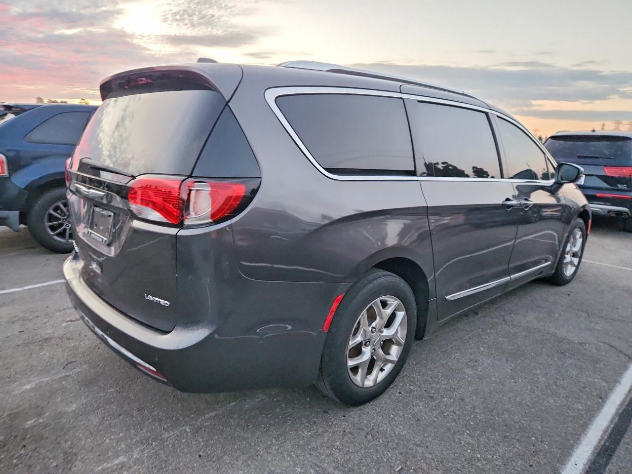 2017 CHRYSLER PACIFICA LIMITED — снимка 3