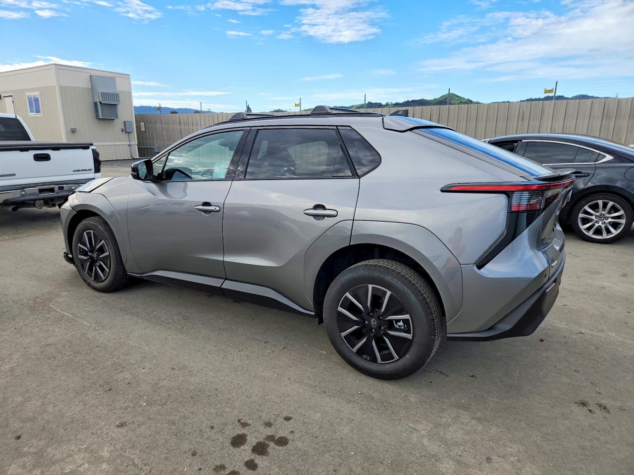 2026 TOYOTA BZ XLE — снимка 2