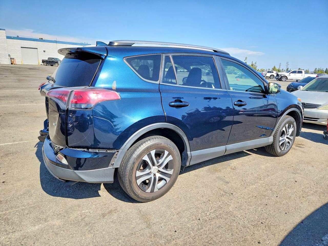 2017 TOYOTA RAV4 LE — снимка 3