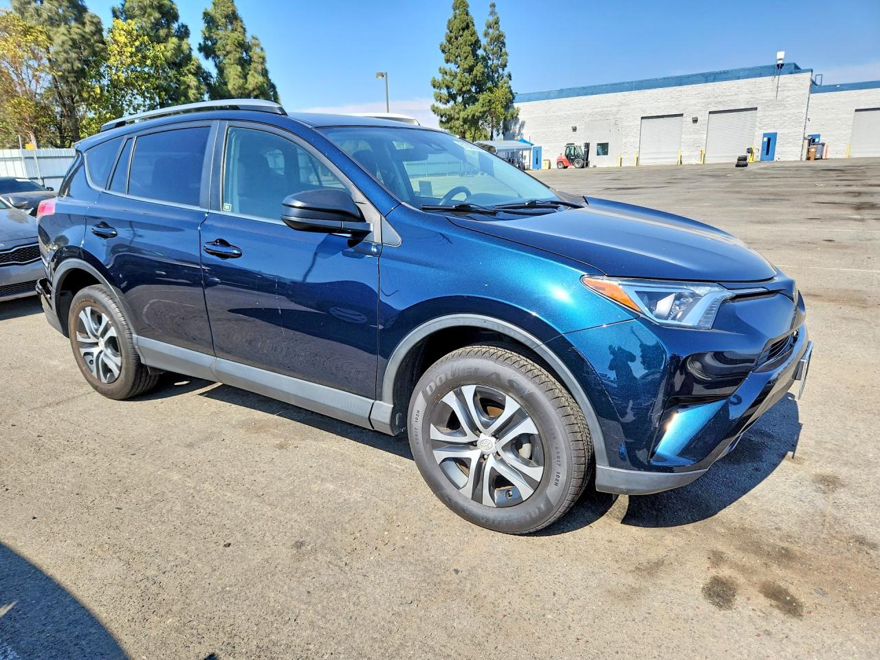 2017 TOYOTA RAV4 LE — снимка 4