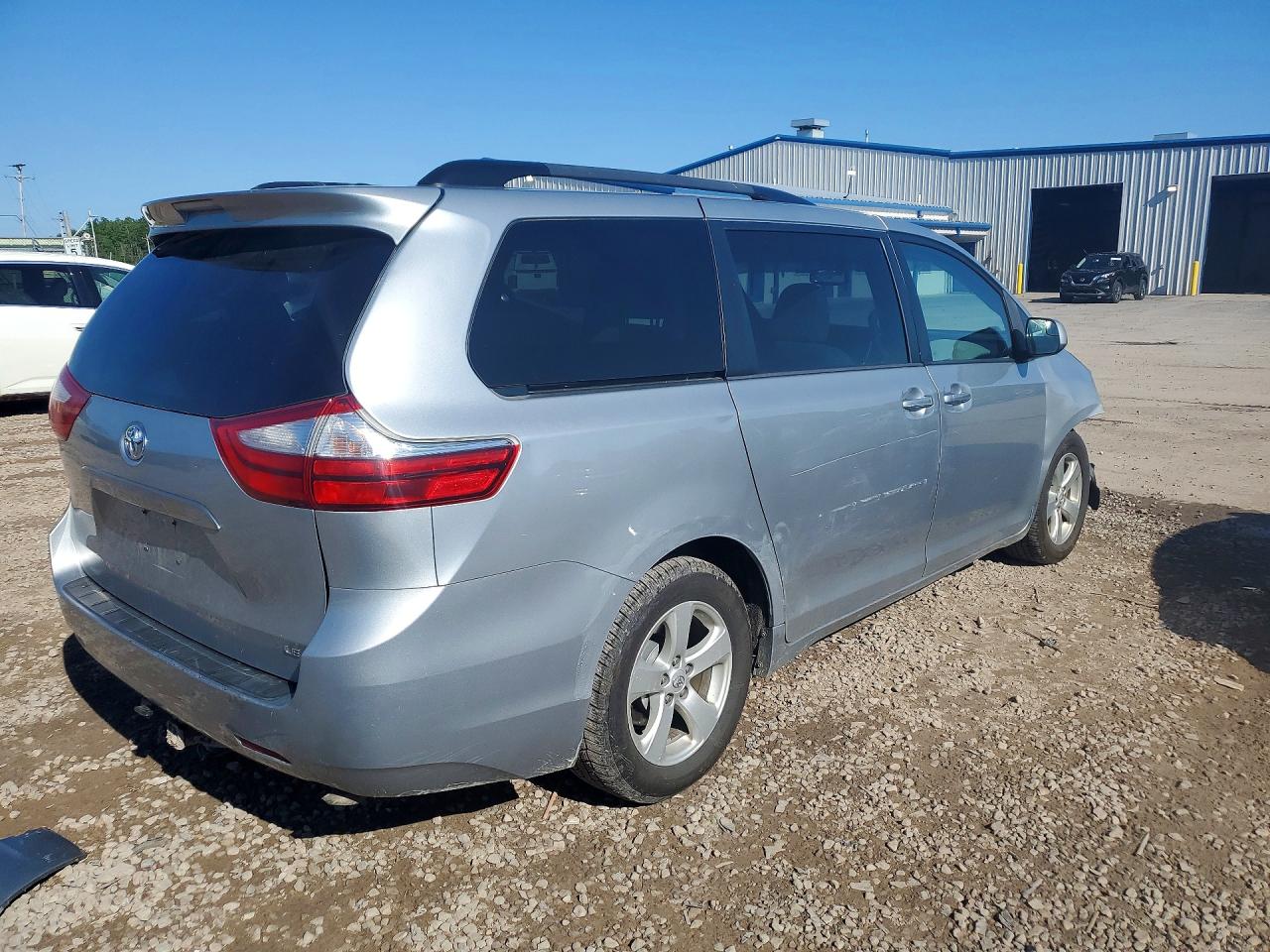 2015 TOYOTA SIENNA LE — снимка 3