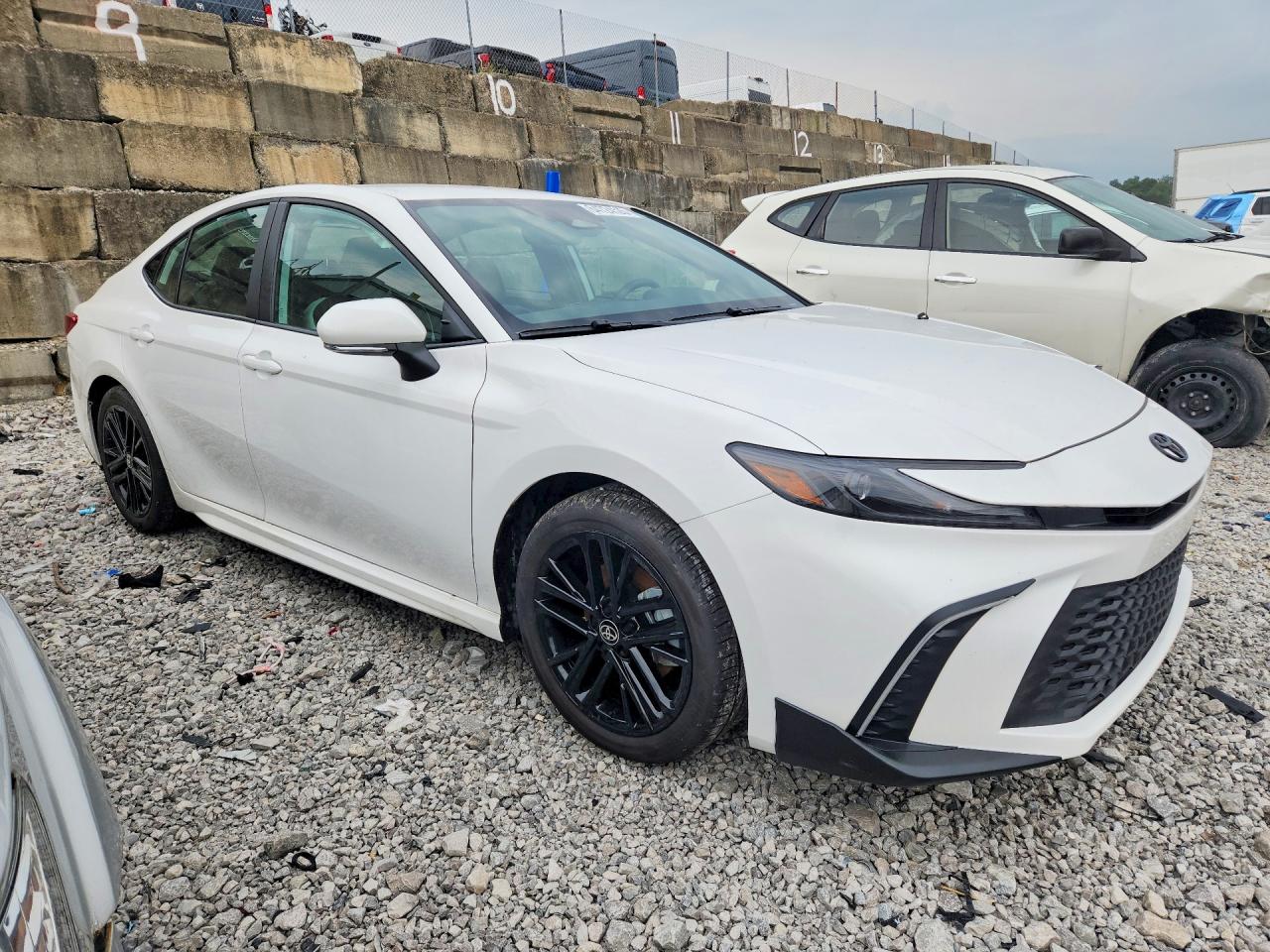 2025 TOYOTA CAMRY SE — снимка 4