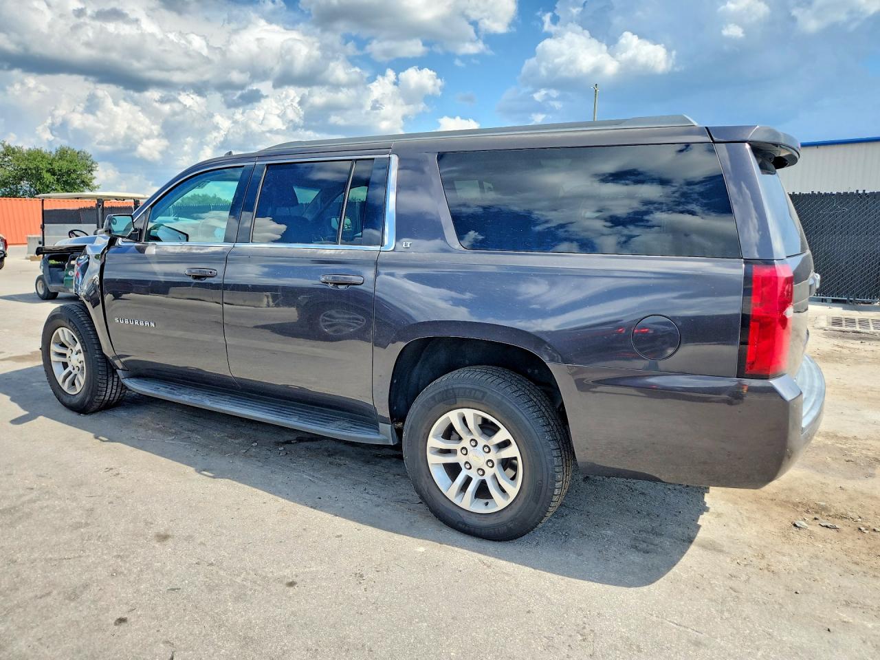 2018 CHEVROLET SUBURBAN C1500 LT — снимка 2