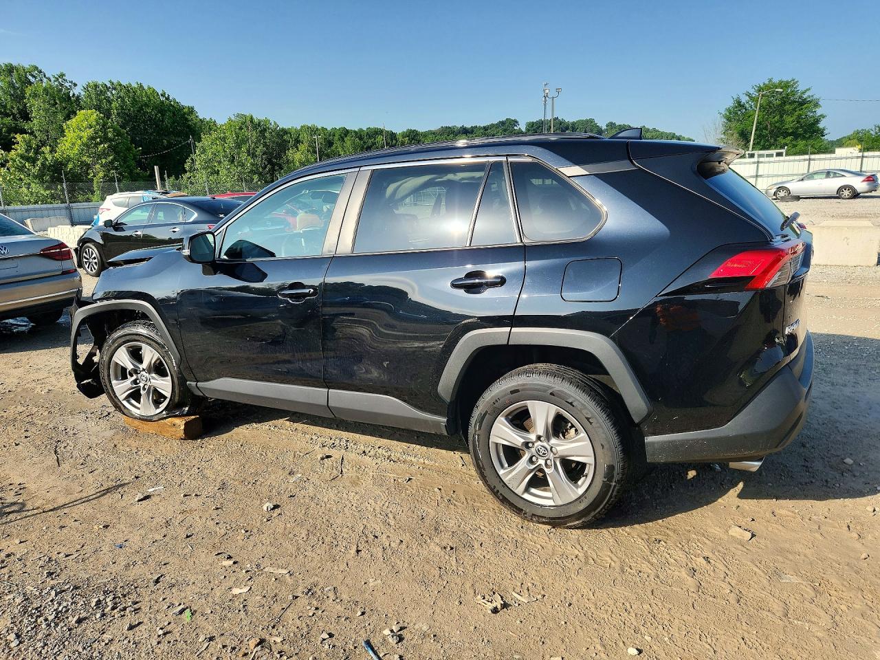 2024 TOYOTA RAV4 XLE — снимка 2