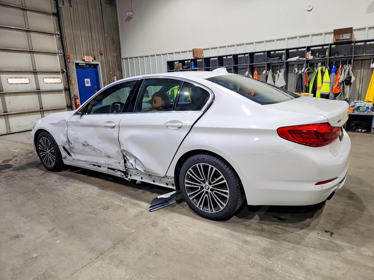 2020 BMW 530 XI — снимка 2