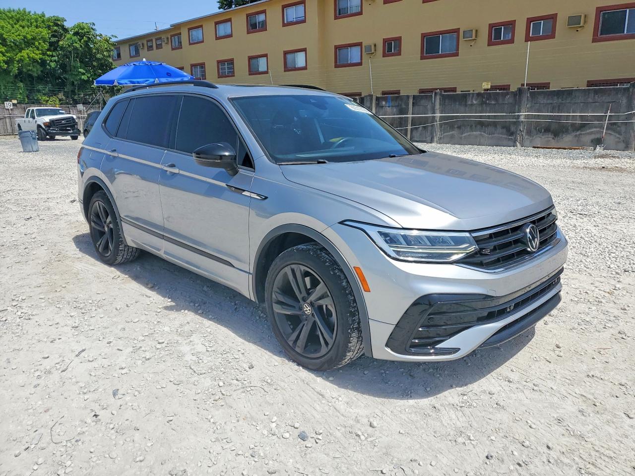2023 VOLKSWAGEN TIGUAN SE R-LINE BLACK — снимка 4