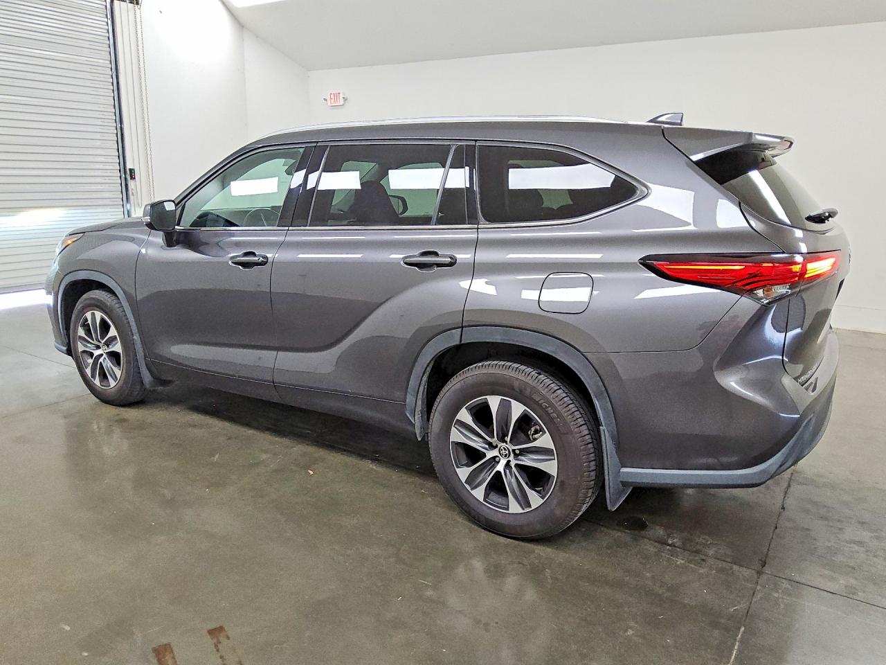 2022 TOYOTA HIGHLANDER XLE — снимка 2