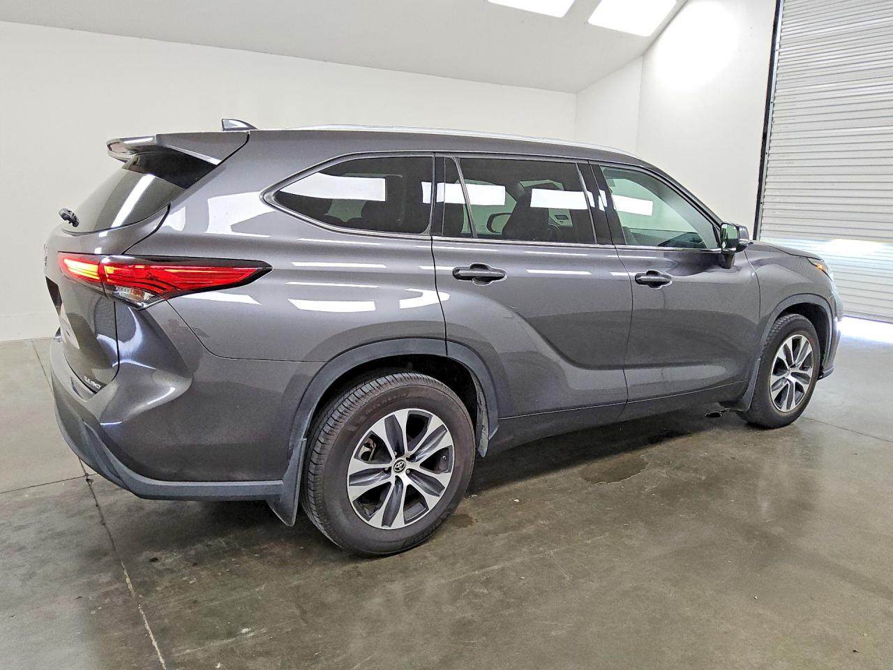2022 TOYOTA HIGHLANDER XLE — снимка 3