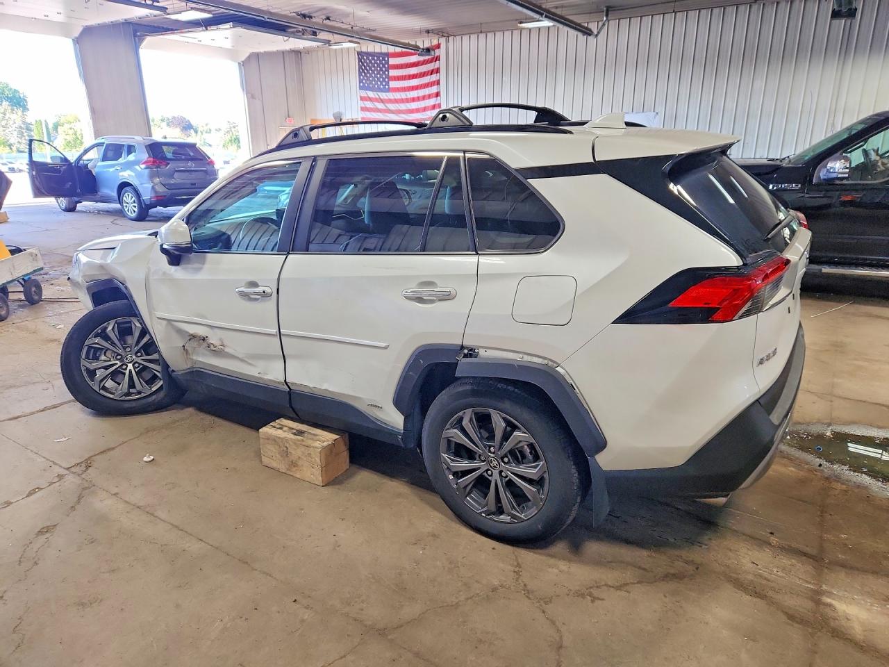 2024 TOYOTA RAV4 LIMITED — снимка 2