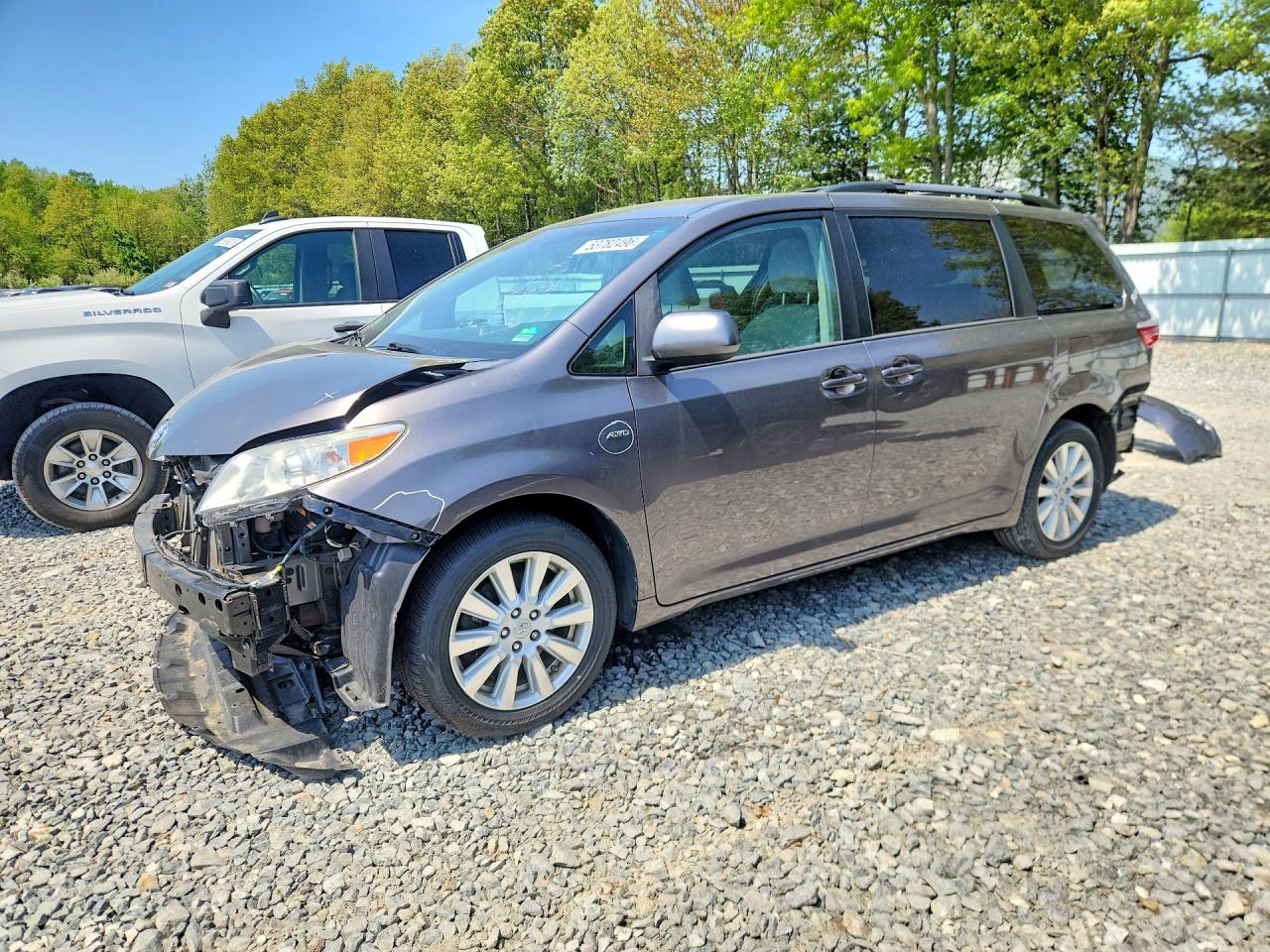 2017 TOYOTA SIENNA LE