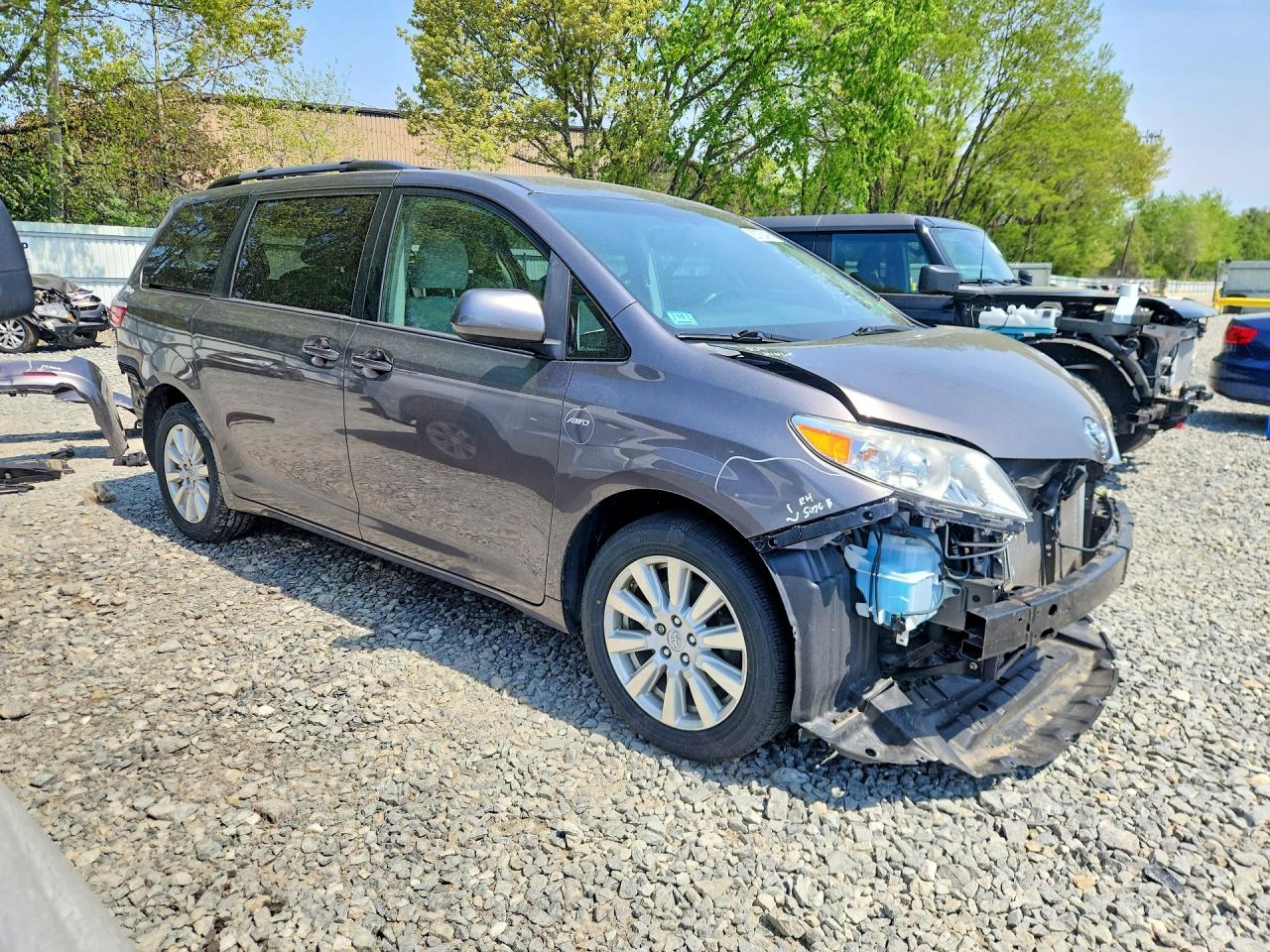 2017 TOYOTA SIENNA LE — снимка 4