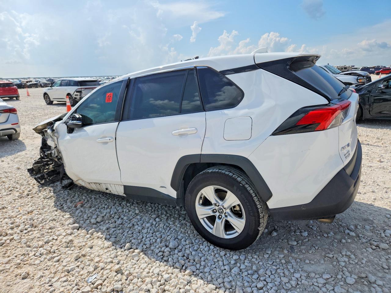 2021 TOYOTA RAV4 HYBRID XLE — снимка 2