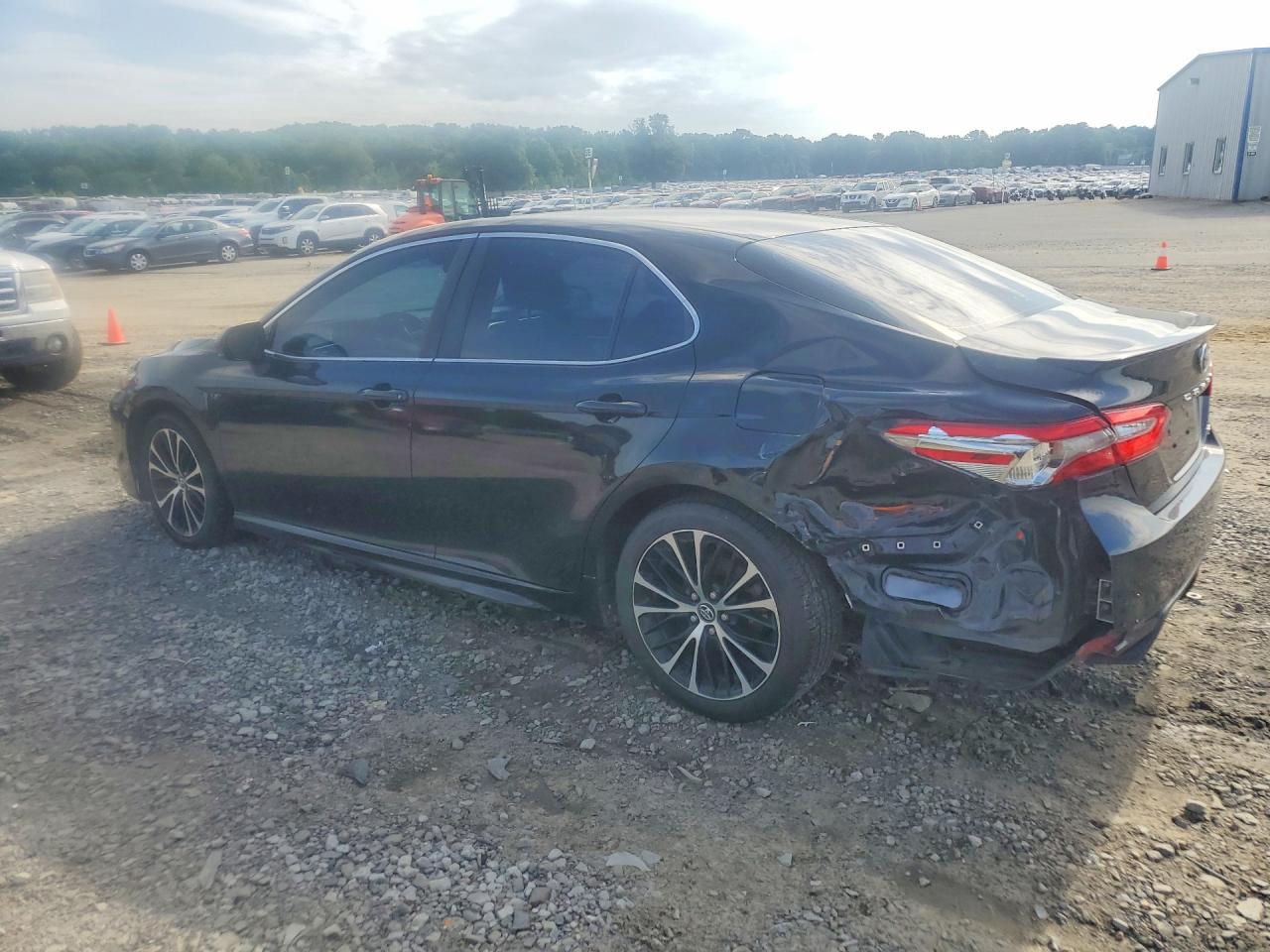 2018 TOYOTA CAMRY SE — снимка 2
