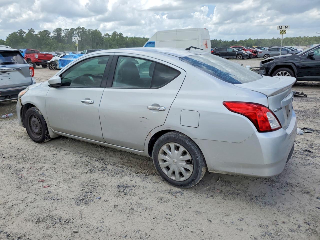 2016 NISSAN VERSA 1.6 SV — снимка 2