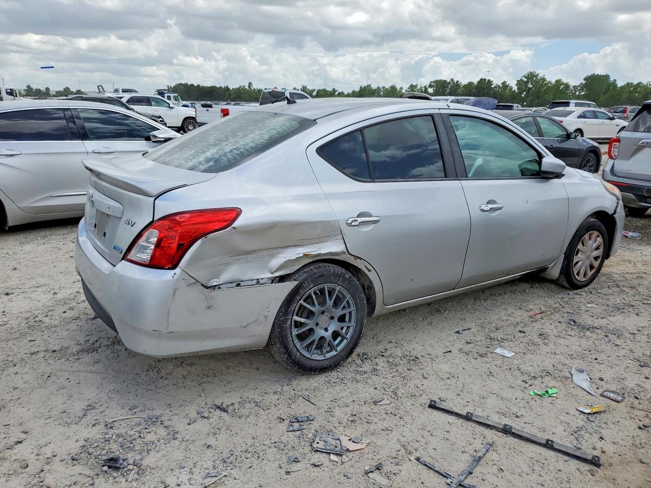 2016 NISSAN VERSA 1.6 SV — снимка 3