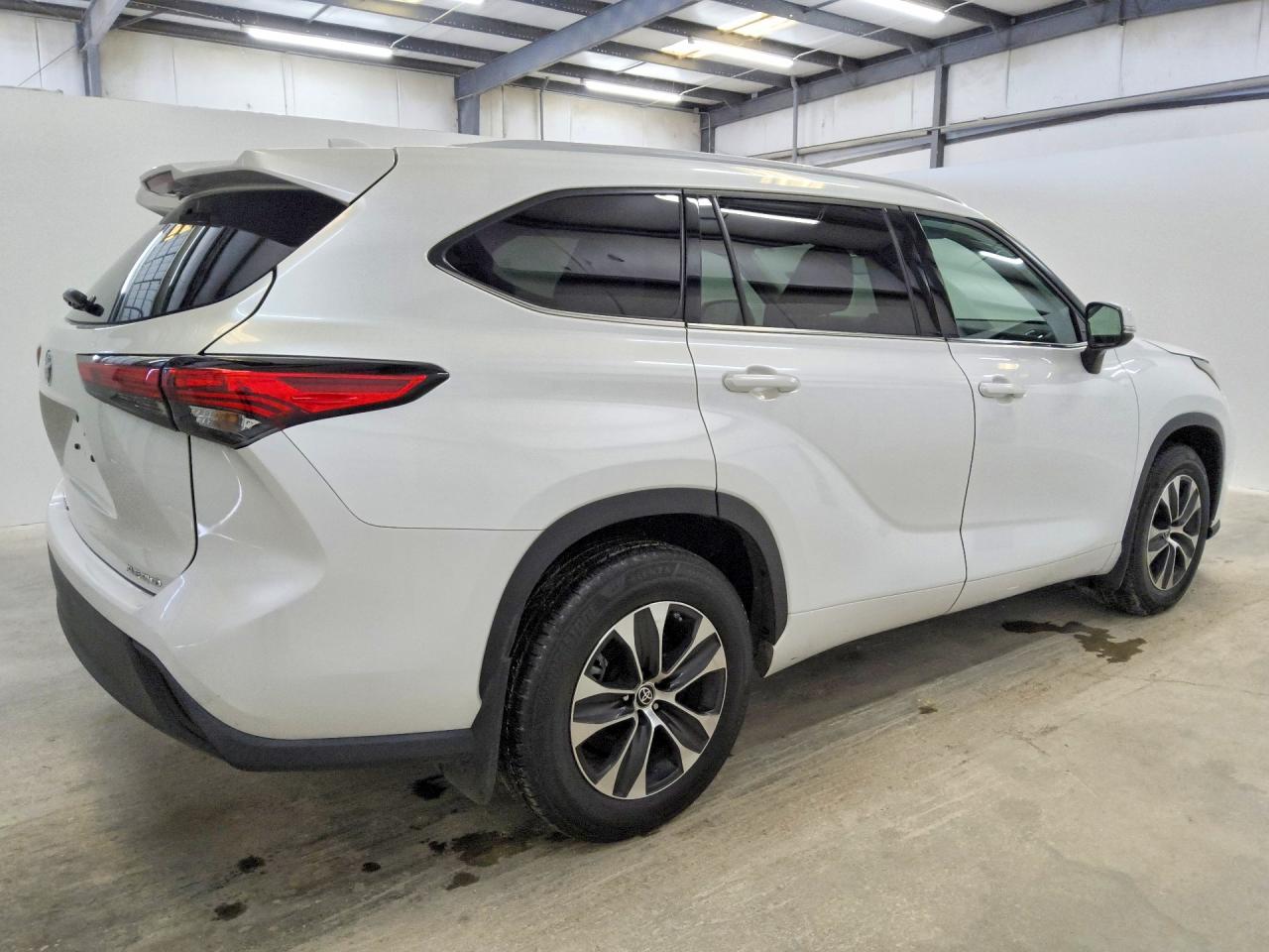 2022 TOYOTA HIGHLANDER XLE — снимка 3