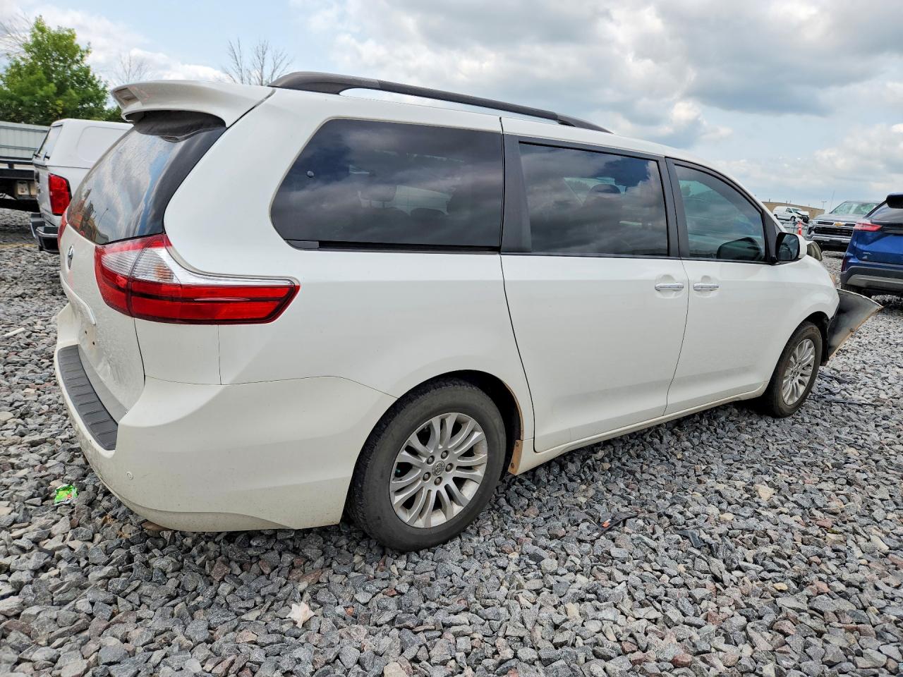 2015 TOYOTA SIENNA XLE 8-PASSENGER — снимка 3