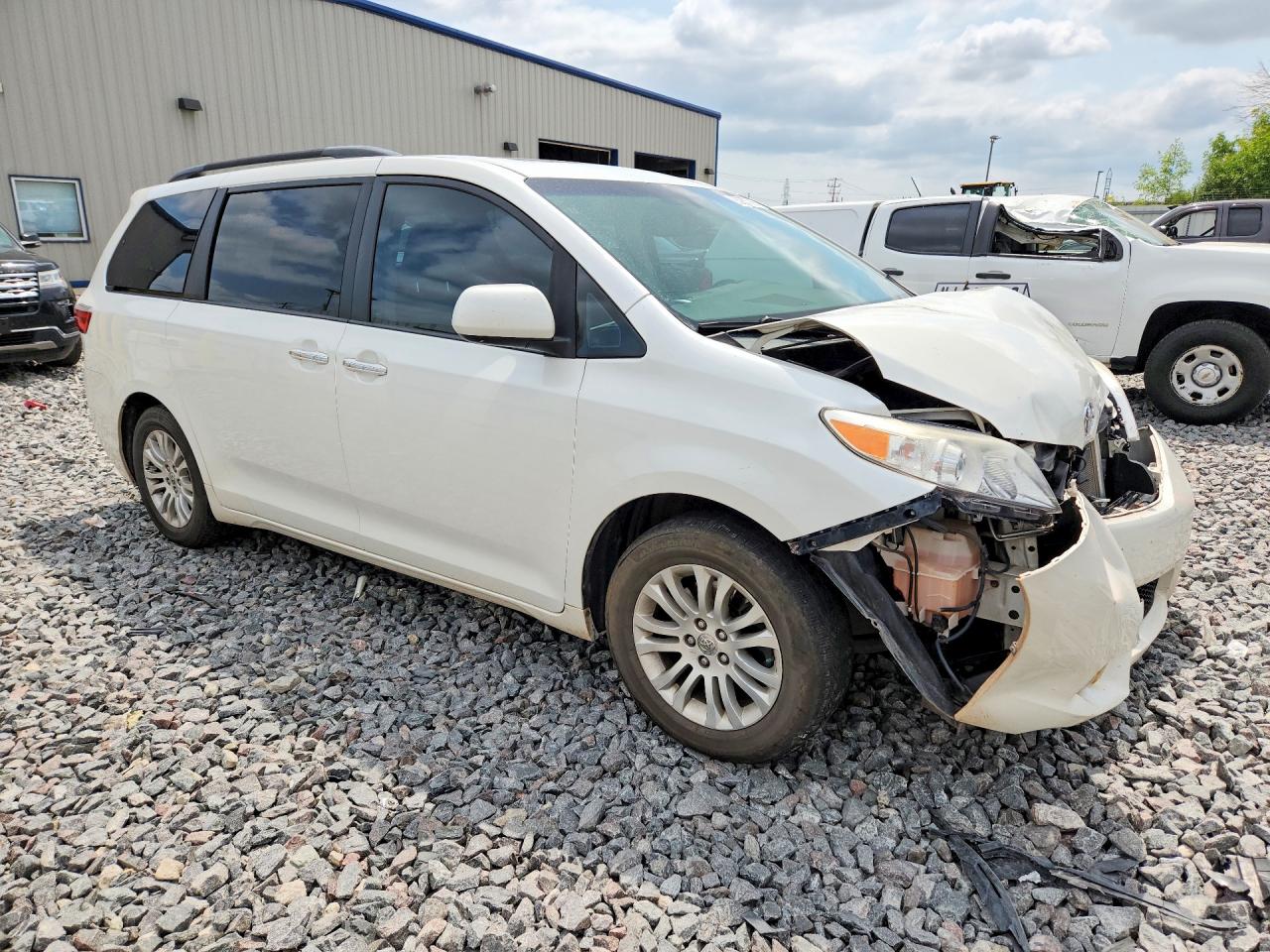 2015 TOYOTA SIENNA XLE 8-PASSENGER — снимка 4