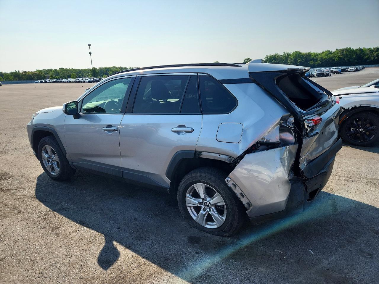 2020 TOYOTA RAV4 XLE — снимка 2