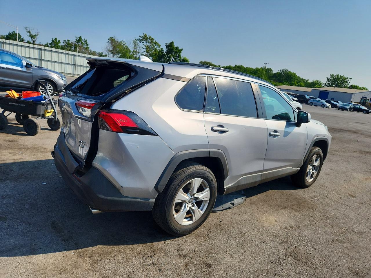 2020 TOYOTA RAV4 XLE — снимка 3