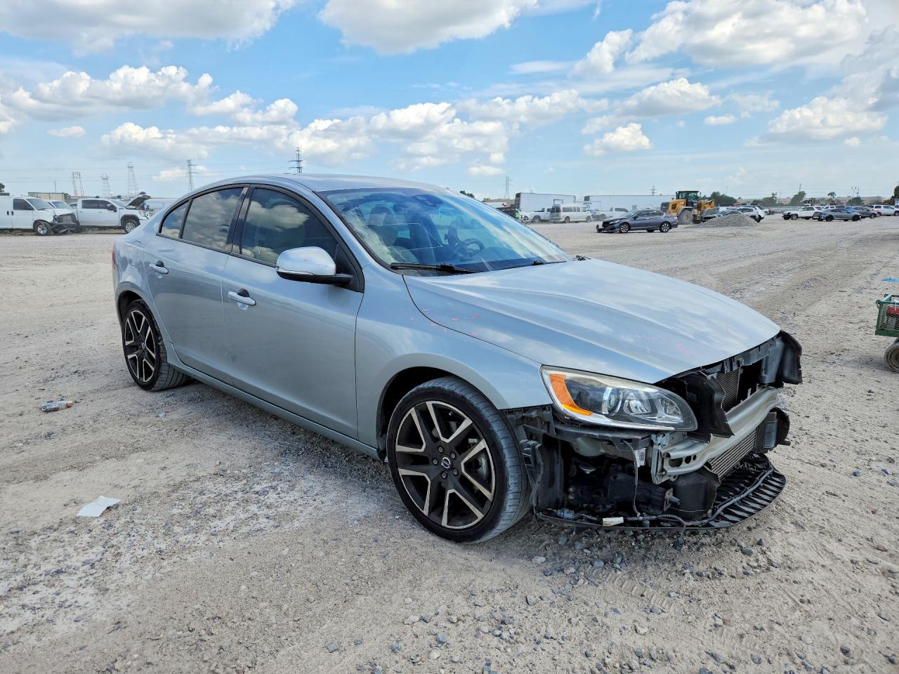 2017 VOLVO S60 — снимка 4