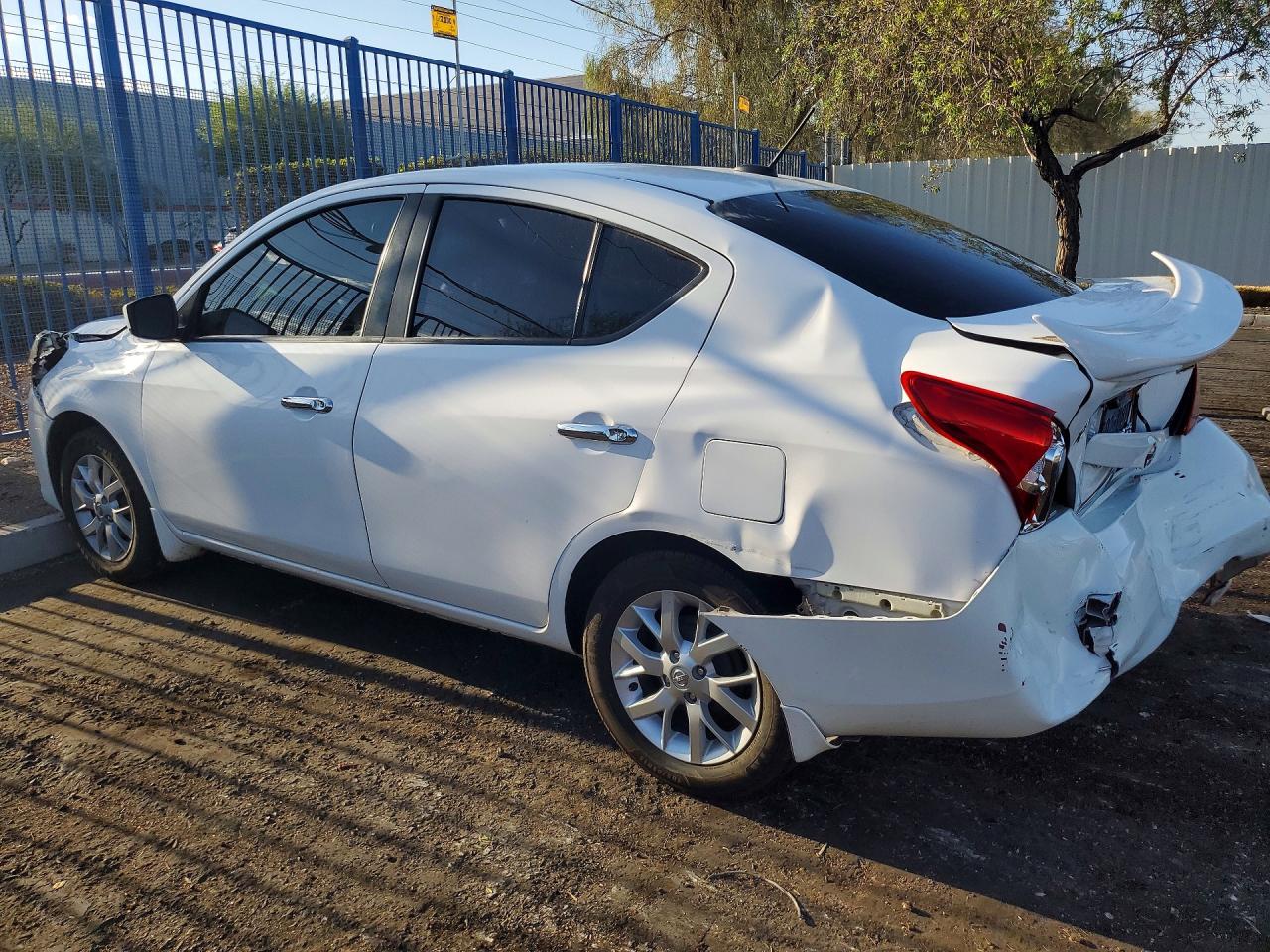 2017 NISSAN VERSA 1.6 S — снимка 2