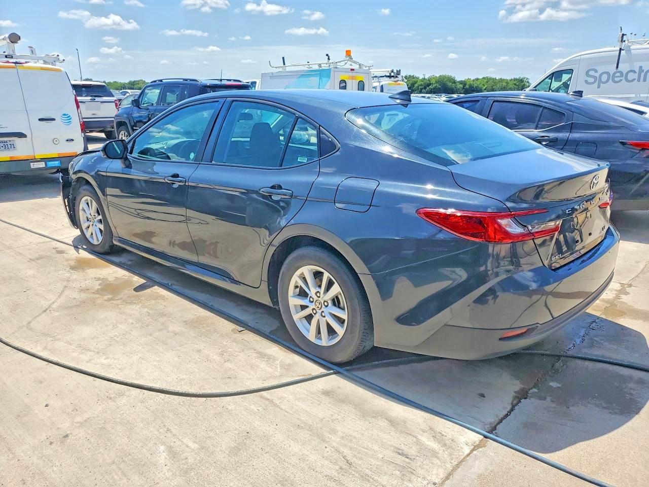 2025 TOYOTA CAMRY LE — снимка 2