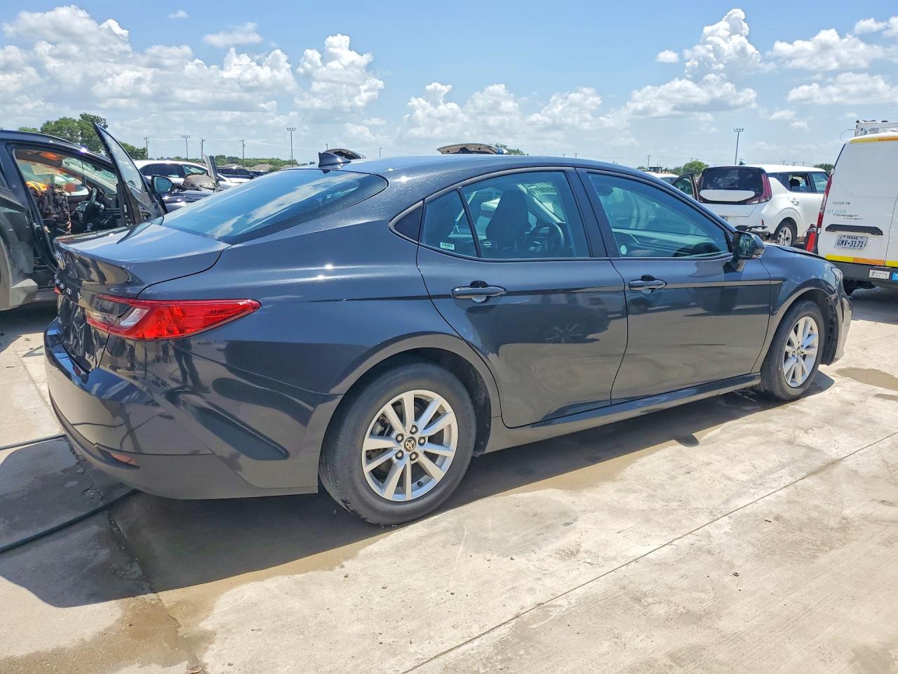 2025 TOYOTA CAMRY LE — снимка 3