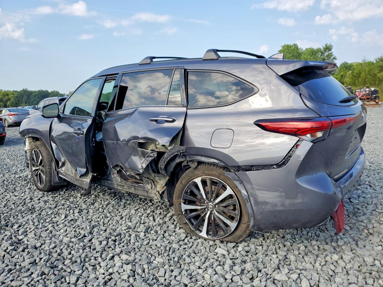 2022 TOYOTA HIGHLANDER XSE — снимка 2