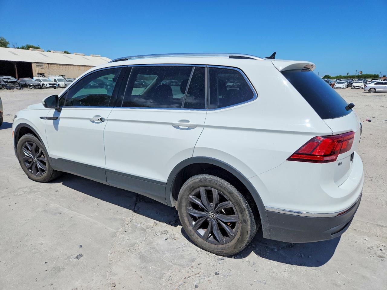 2022 VOLKSWAGEN TIGUAN SE — снимка 2