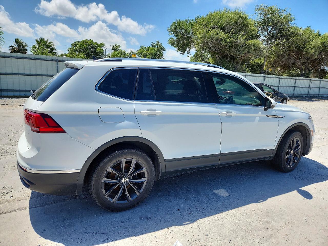 2022 VOLKSWAGEN TIGUAN SE — снимка 3