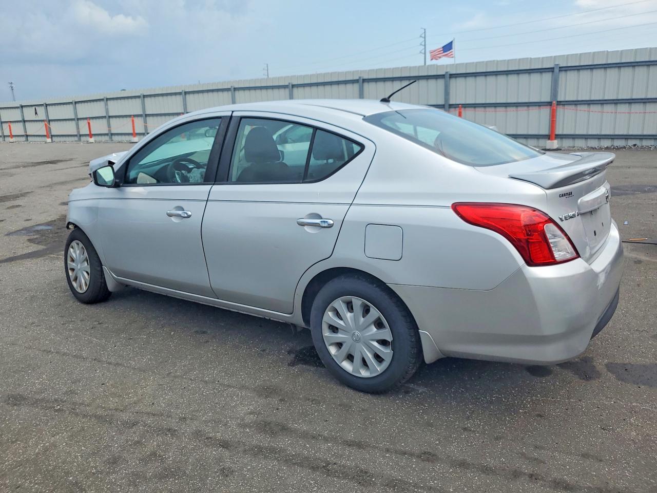 2017 NISSAN VERSA 1.6 SV — снимка 2