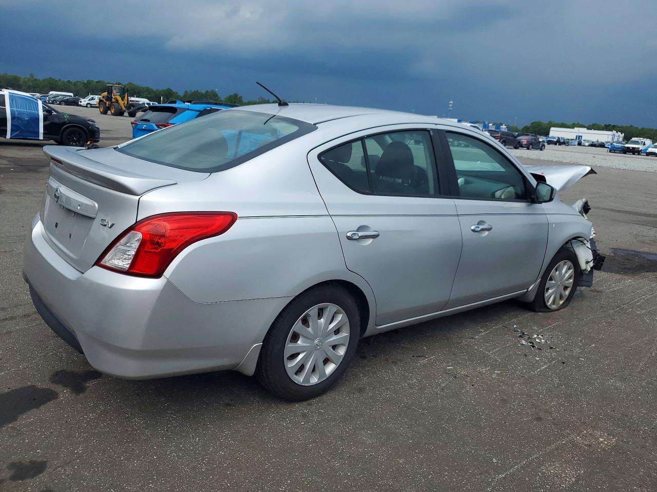 2017 NISSAN VERSA 1.6 SV — снимка 3