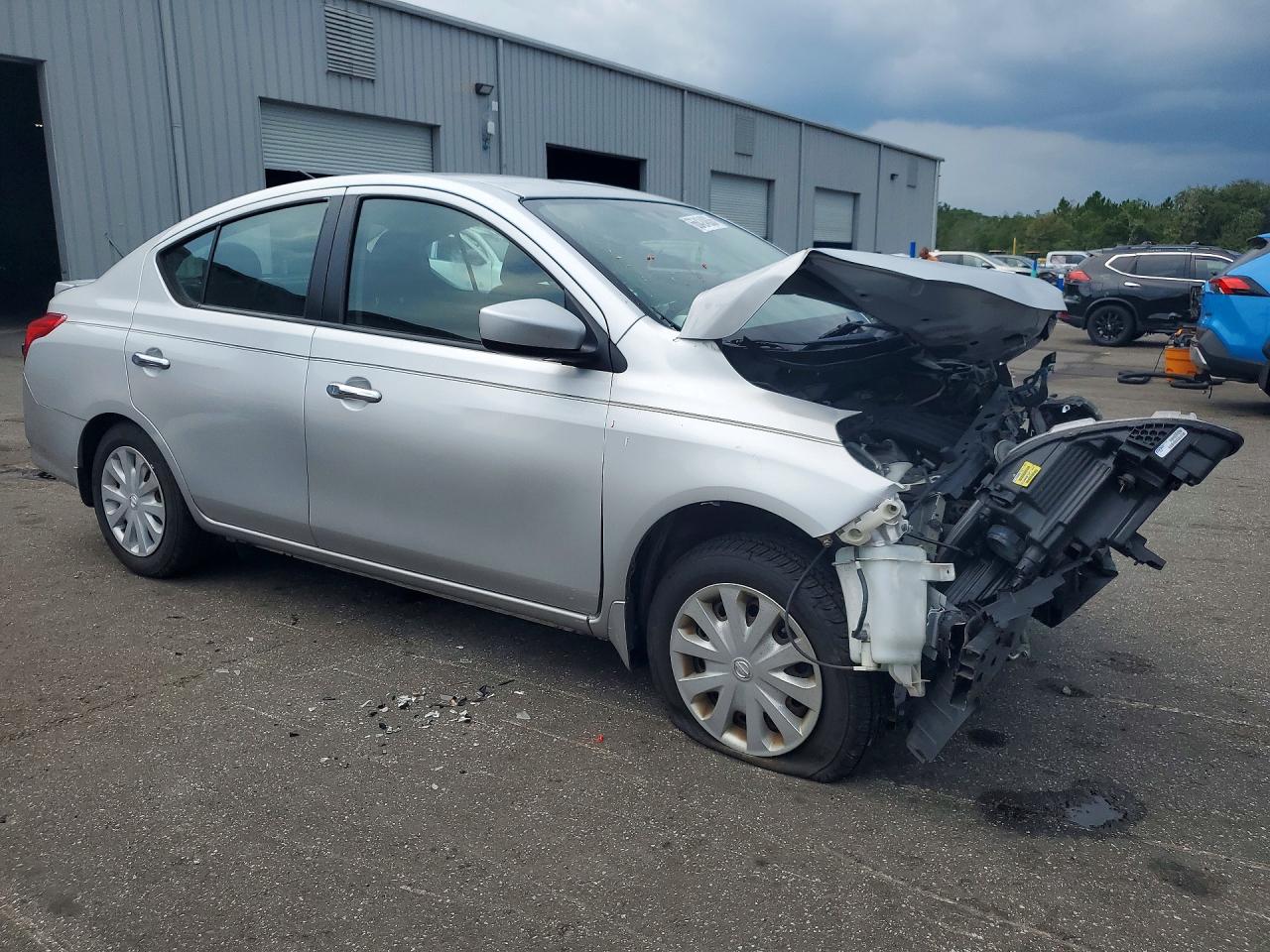 2017 NISSAN VERSA 1.6 SV — снимка 4