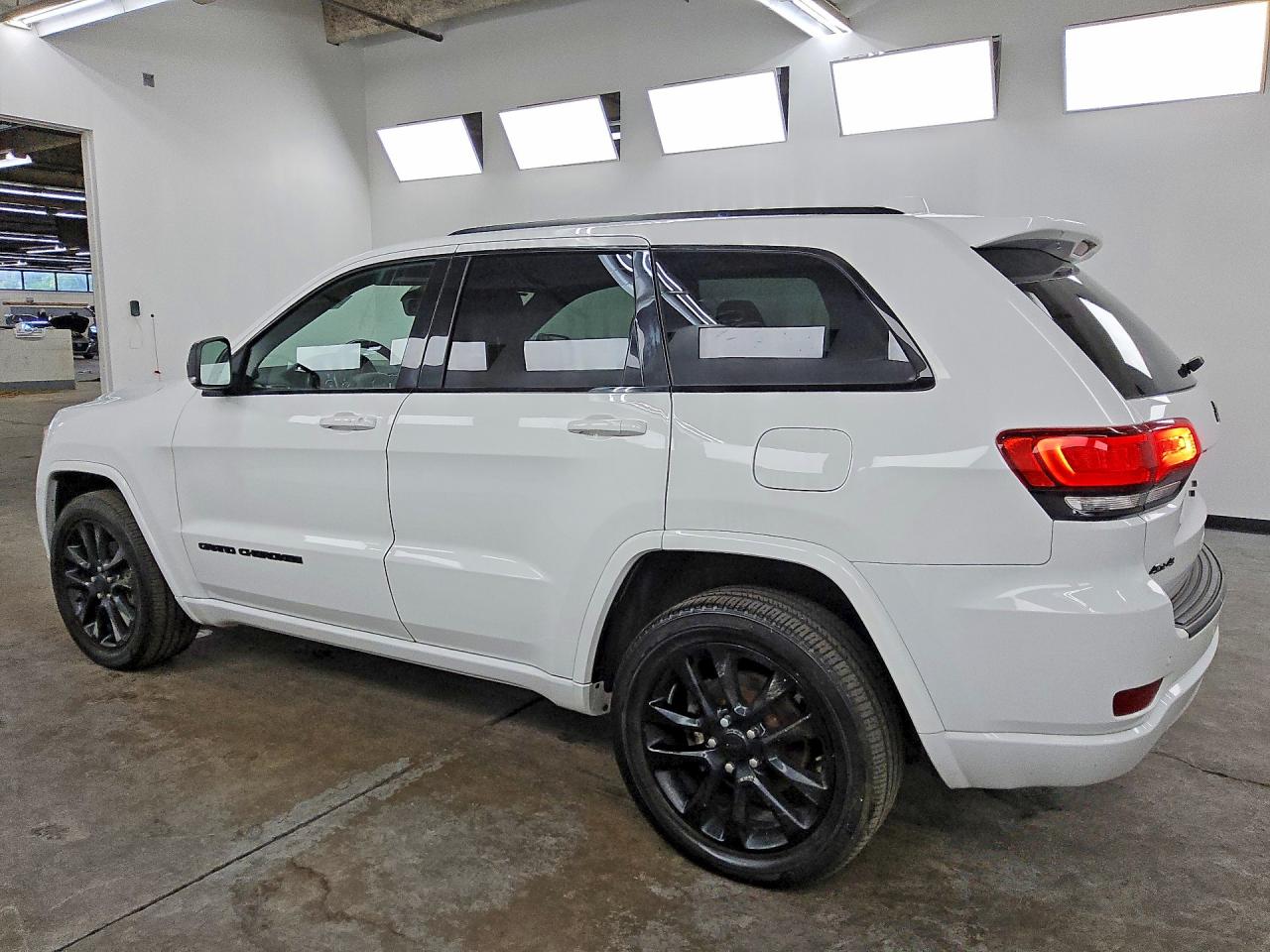 2020 JEEP GRAND CHEROKEE LAREDO — снимка 2