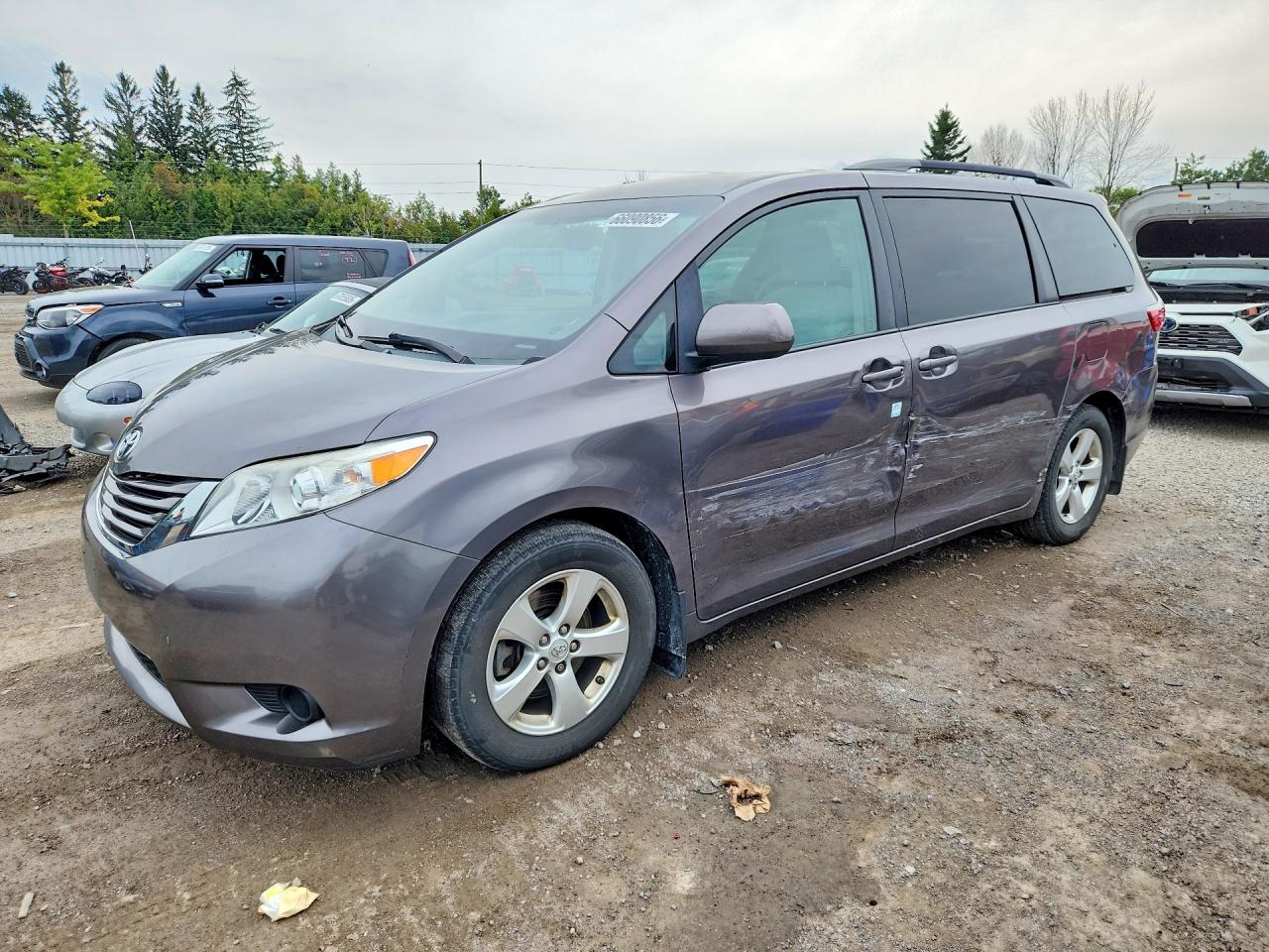 2015 TOYOTA SIENNA LE