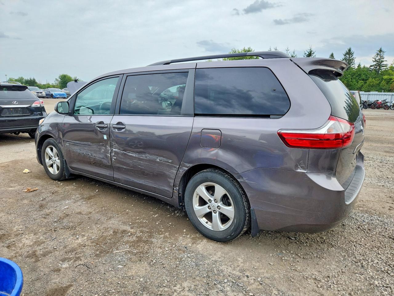 2015 TOYOTA SIENNA LE — снимка 2